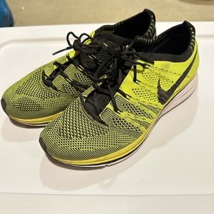 Nike Flyknit Trainer size 6.5m/8w volt/black